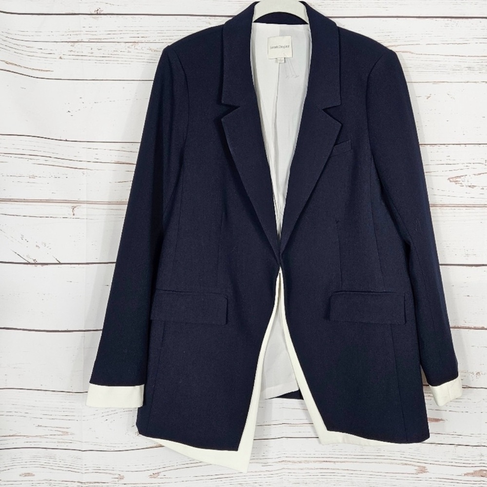 Favorite Daughter Dark Blue Blazer with Light Trim
Brand NEW with tag